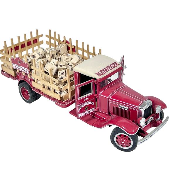 Danbury Mint 1933 Budweiser Delivery Truck 1/24 Scale Beer Crates Diecast 1997 - Picture 1 of 16